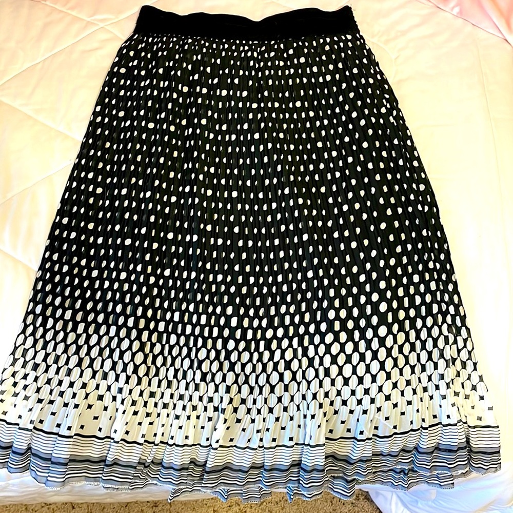 Black and white Elastic band skirt in size small